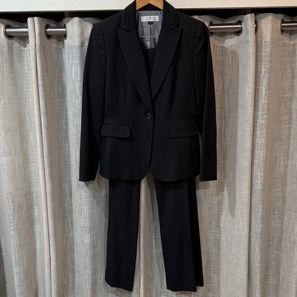 Elegant Black Women's Blazer Suit